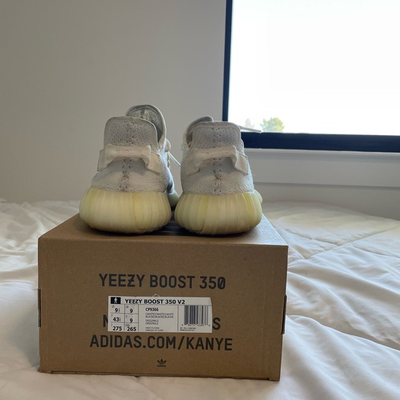 2017 Yeezy Boost 350 V2 ‘Cream White / Triple White’ - Picture 6 of 6